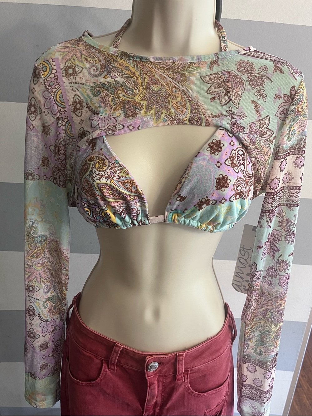 Almost Famous set top